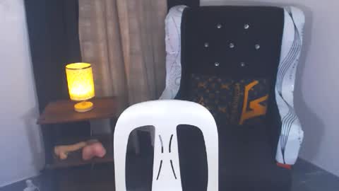 Snapshot of angelcumfallen chatting on February 16, 9:59 pm Angel online show from February 16, 9:59 pm