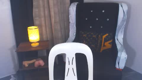 Snapshot of angelcumfallen chatting on February 17, 1:04 am Angel online show from February 17, 1:04 am