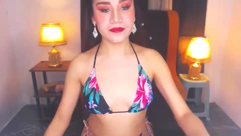 Snapshot of angelcumfallen chatting on February 22, 1:33 am Angel online show from February 22, 1:33 am