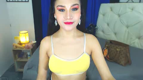 Snapshot of angelcumfallen chatting on February 24, 2:30 am Angel online show from February 24, 2:30 am