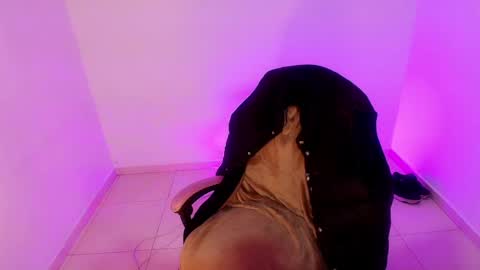 Snapshot of angele_johnson chatting on May 1, 8:13 pm angele online show from May 1, 8:13 pm