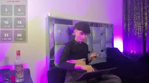 Snapshot of angelfoxx_7 chatting on August 8, 4:14 am Foxxx Angel online show from August 8, 4:14 am