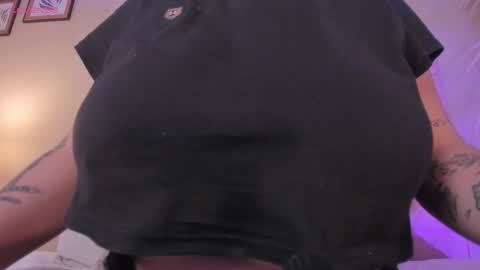 Snapshot of angelica_cross chatting on April 21, 8:23 pm Angelica Cross online show from April 21, 8:23 pm