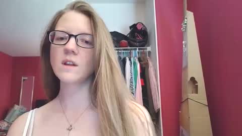 Snapshot of angelicangel3 chatting on April 20, 6:53 pm AngelicAngel online show from April 20, 6:53 pm