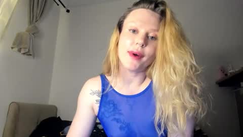 Snapshot of angelikaburn chatting on December 22, 4:37 pm Angelika online show from December 22, 4:37 pm