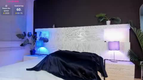 angelina_hilton online show from July 13, 11:35 am