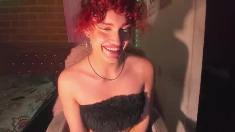 Snapshot of angelina_rouse12 chatting on December 31, 9:42 am Angelina Rouse  online show from December 31, 9:42 am