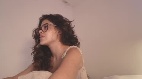 Snapshot of angelinarosss_ chatting on May 18, 10:59 pm online show from May 18, 10:59 pm