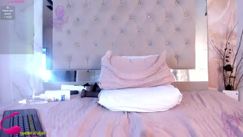 Angeline online show from May 5, 8:28 pm