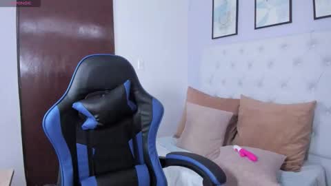 Snapshot of angeline_lara chatting on February 23, 12:35 pm Angeline Lara online show from February 23, 12:35 pm