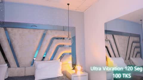 Snapshot of angelineheet chatting on October 3, 3:47 am Angeline Heet online show from October 3, 3:47 am