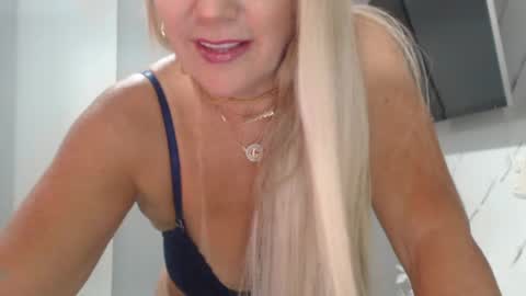 Snapshot of angelinna_12 chatting on June 25, 4:12 am angelinna_12 online show from June 25, 4:12 am