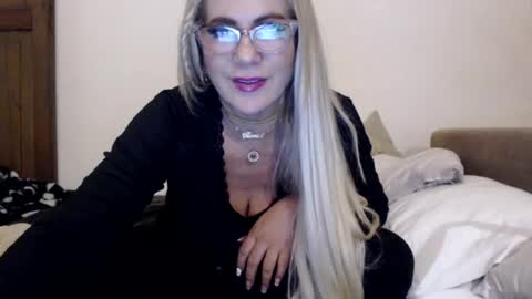 Snapshot of angelinna_12 chatting on July 13, 8:17 am angelinna_12 online show from July 13, 8:17 am