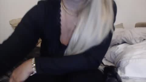 Snapshot of angelinna_12 chatting on July 14, 5:34 am angelinna_12 online show from July 14, 5:34 am