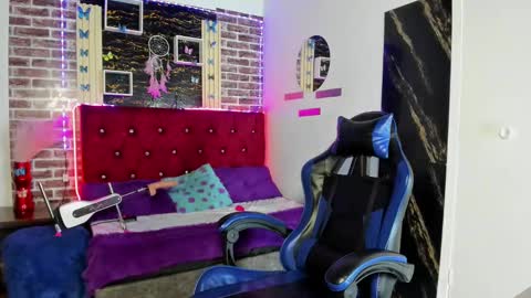 Snapshot of angelitasexxxhot chatting on November 10, 12:53 am Angelitasexxxhot online show from November 10, 12:53 am