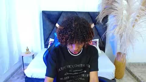 Snapshot of angell18_ chatting on February 4, 8:25 pm Angel online show from February 4, 8:25 pm