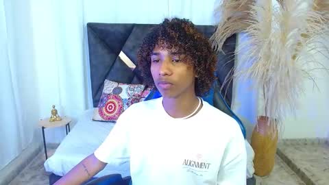 Snapshot of angell18_ chatting on February 10, 8:46 pm Angel online show from February 10, 8:46 pm