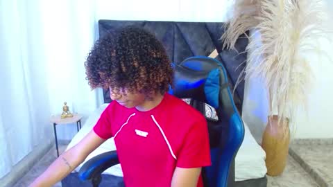 Snapshot of angell18_ chatting on February 12, 9:21 pm Angel online show from February 12, 9:21 pm