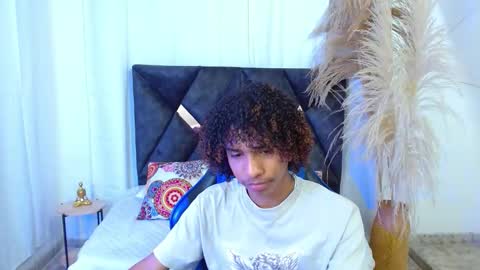 Snapshot of angell18_ chatting on February 18, 9:11 pm Angel online show from February 18, 9:11 pm