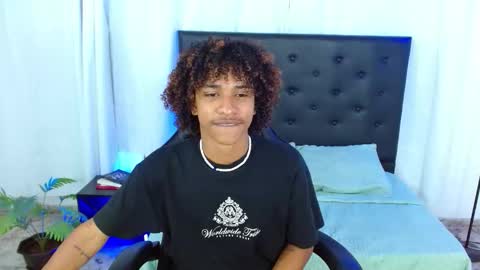 Snapshot of angell18_ chatting on February 26, 10:09 pm Angel online show from February 26, 10:09 pm