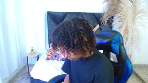 Snapshot of angell18_ chatting on February 27, 9:04 pm Angel online show from February 27, 9:04 pm