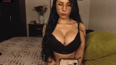  ANGELA ISABELLA  online show from April 11, 2:27 am