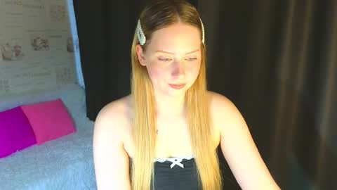 Snapshot of angellisss chatting on September 24, 9:45 am Cutie online show from September 24, 9:45 am