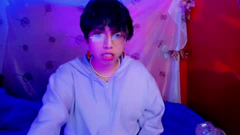 Snapshot of angellonfire chatting on December 2, 4:42 am Angel  online show from December 2, 4:42 am