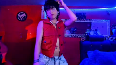 Snapshot of angellonfire chatting on December 7, 5:37 am Angel  online show from December 7, 5:37 am