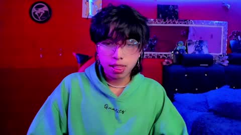 Snapshot of angellonfire chatting on December 11, 7:09 am Angel  online show from December 11, 7:09 am