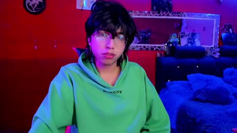 Snapshot of angellonfire chatting on December 12, 7:52 am Angel  online show from December 12, 7:52 am