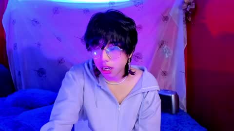 Snapshot of angellonfire chatting on December 28, 7:22 am Angel  online show from December 28, 7:22 am