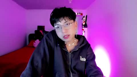 Snapshot of angellonfire chatting on October 30, 2:24 am Angel  online show from October 30, 2:24 am