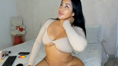 Snapshot of angellysugar_ chatting on August 1, 12:59 pm Angelly online show from August 1, 12:59 pm