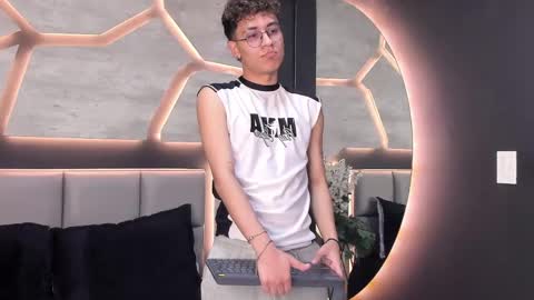 angelobellini online show from May 15, 7:21 pm