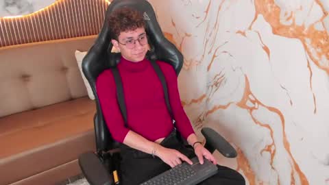 angelobellini online show from May 29, 8:29 pm