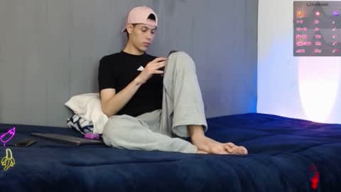 Snapshot of angeloo_666 chatting on September 12, 7:58 pm angeloo 666 online show from September 12, 7:58 pm