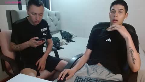 Snapshot of angeloo_666 chatting on November 10, 7:02 pm angeloo 666 online show from November 10, 7:02 pm