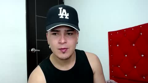 angels_0001 online show from December 18, 5:00 pm