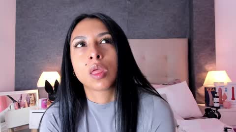 Angela online show from February 3, 1:30 pm