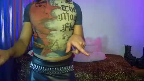 Snapshot of angelsdustxxx chatting on June 11, 2:53 am online show from June 11, 2:53 am