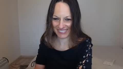 Giulia online show from April 12, 12:10 pm