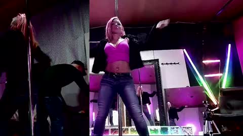 Snapshot of angelsparkle80 chatting on December 22, 8:38 am Madison Marie online show from December 22, 8:38 am