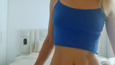 Snapshot of angelsquirting chatting on June 21, 7:11 am Alesia online show from June 21, 7:11 am