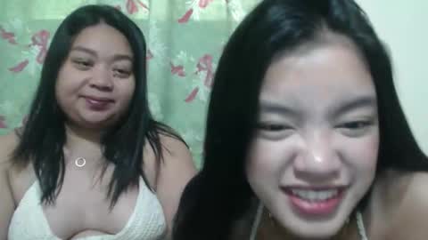 Snapshot of angelxmills chatting on February 19, 11:12 pm angelxmills online show from February 19, 11:12 pm