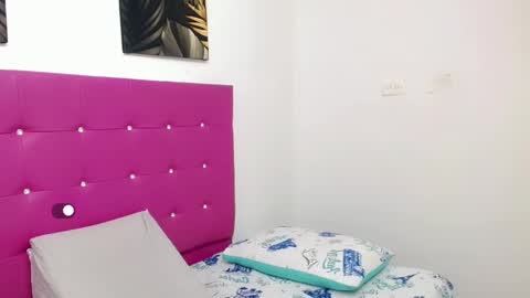 Snapshot of angie_arias chatting on February 16, 11:27 am Angie online show from February 16, 11:27 am