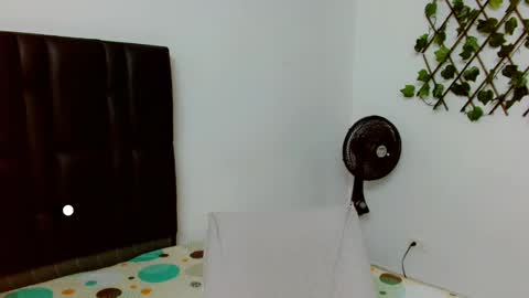 Snapshot of angie_arias chatting on March 5, 2:12 pm Angie online show from March 5, 2:12 pm