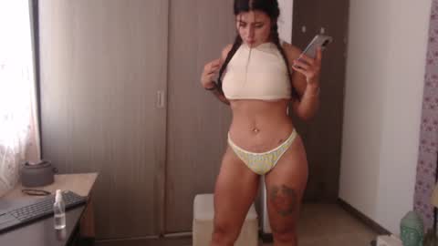 Snapshot of angie_nova1 chatting on December 3, 7:44 pm Angie online show from December 3, 7:44 pm