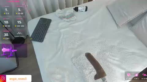 Snapshot of angiee_roses chatting on June 24, 10:20 pm angiee roses online show from June 24, 10:20 pm