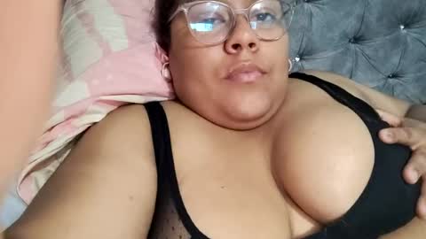 Snapshot of angy_ro12 chatting on July 8, 3:22 am angy online show from July 8, 3:22 am